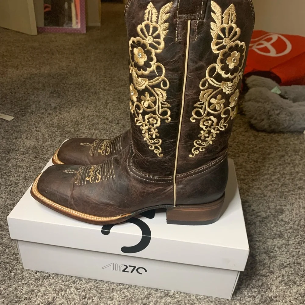 Authentic Botas - Picture 3 of 5
